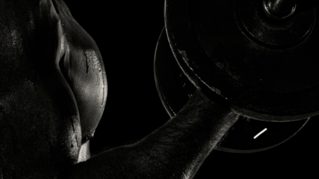 Curl marteau : guide complet pour des bras musclés