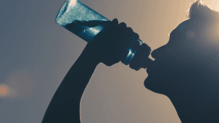 Combien de litres d'eau par jour pour une personne sportive